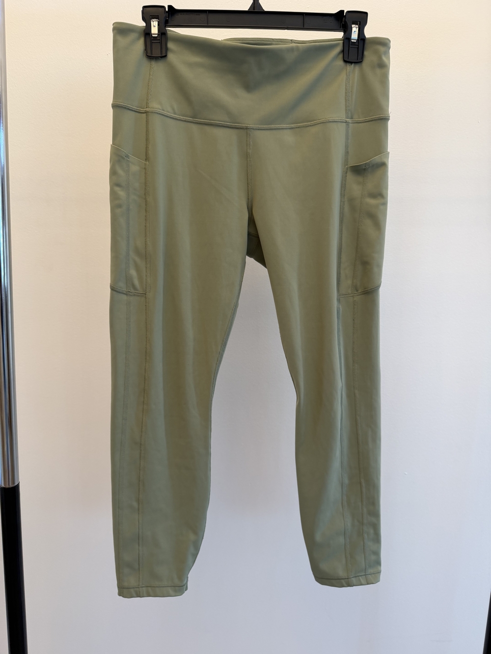 Athleta Olive Green Ultimate Stash II 7/8 Leggings Large